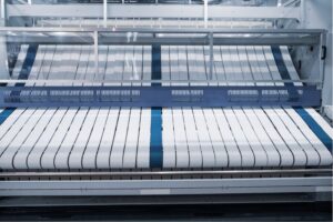 Automatic laundry folding machine